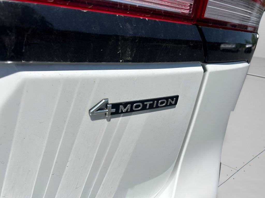 Used 2023 Volkswagen Atlas SEL R-Line AWD/4WD image 8