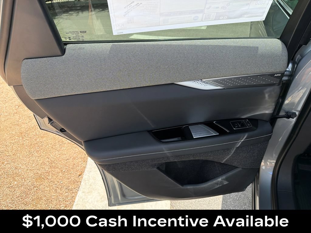 New 2026 Cadillac Optiq Sport 1 w/ LPO, Floor Liner Package AWD/4WD image 35
