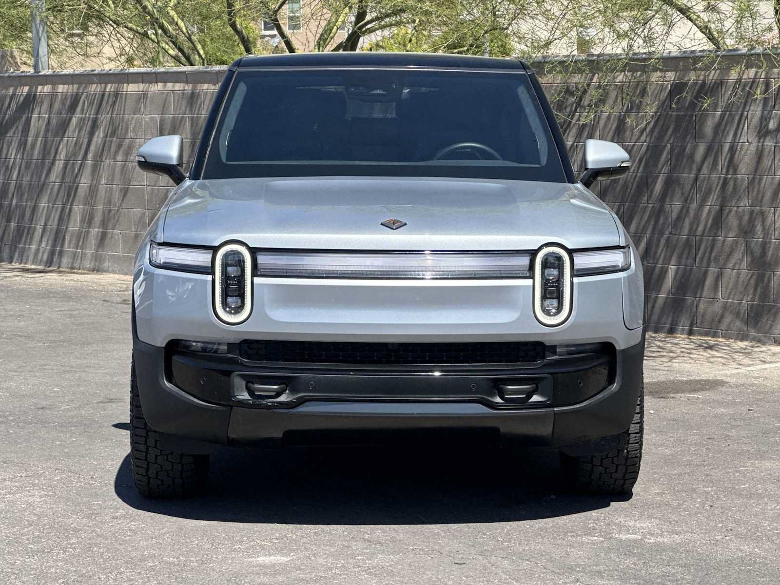 Used 2025 Rivian R1S Premium AWD/4WD image 3
