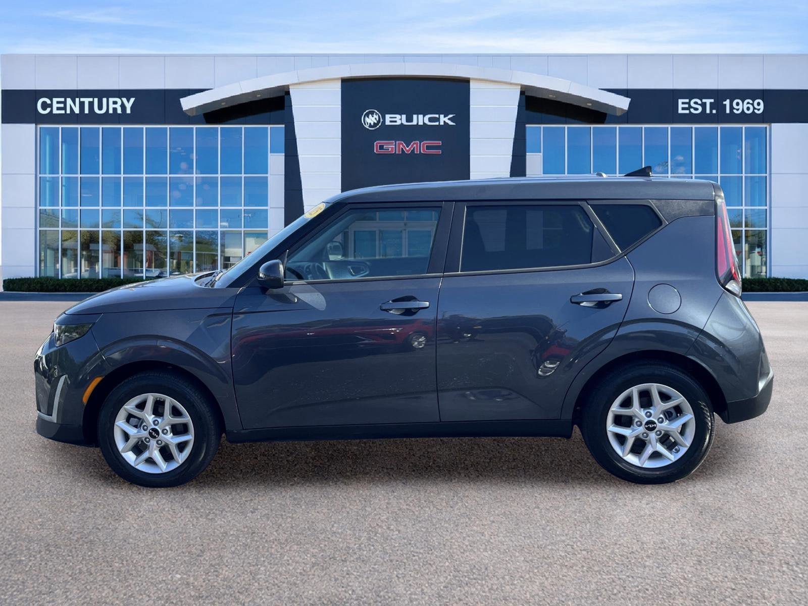 Used 2025 Kia Soul LX w/ LX Technology Package FWD image 5