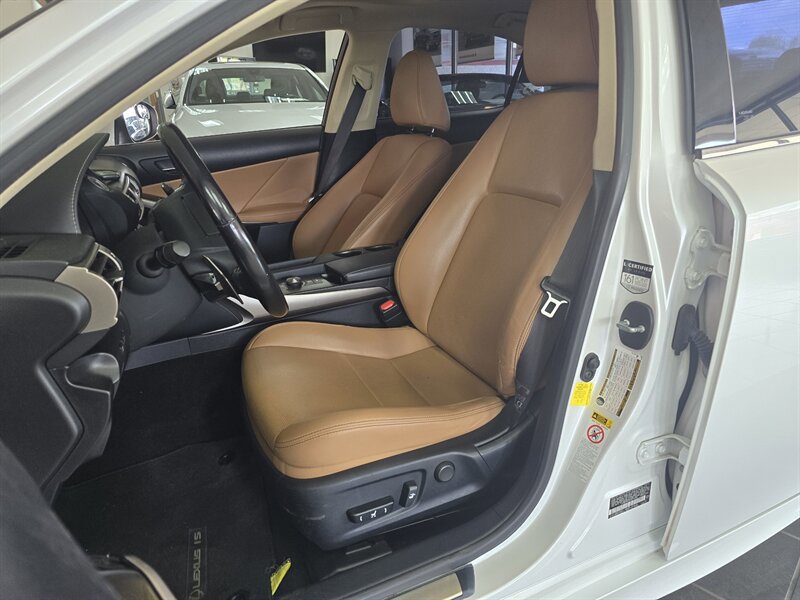 Used 2016 Lexus IS 200t image 9