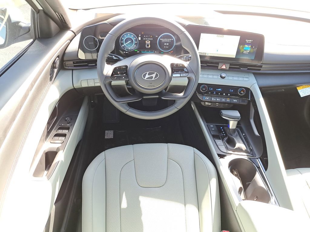 New 2025 Hyundai Elantra Limited image 11