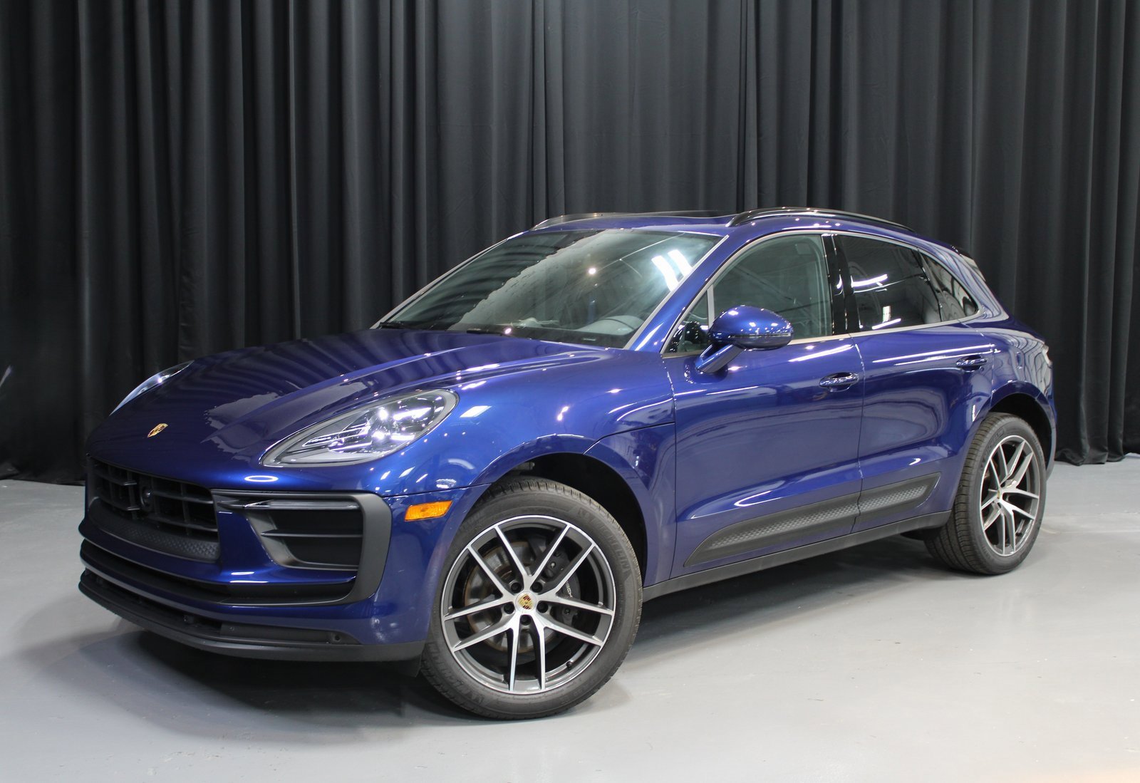 Certified 2024 Porsche Macan image 1