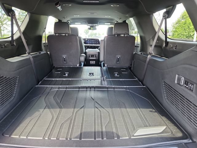 New 2026 Chevrolet Suburban LT w/ Comfort Package AWD/4WD image 21