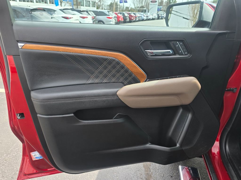 Used 2023 GMC Canyon Denali image 17