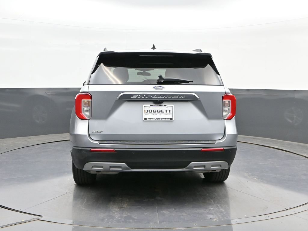 Used 2022 Ford Explorer XLT w/ Equipment Group 202A image 8