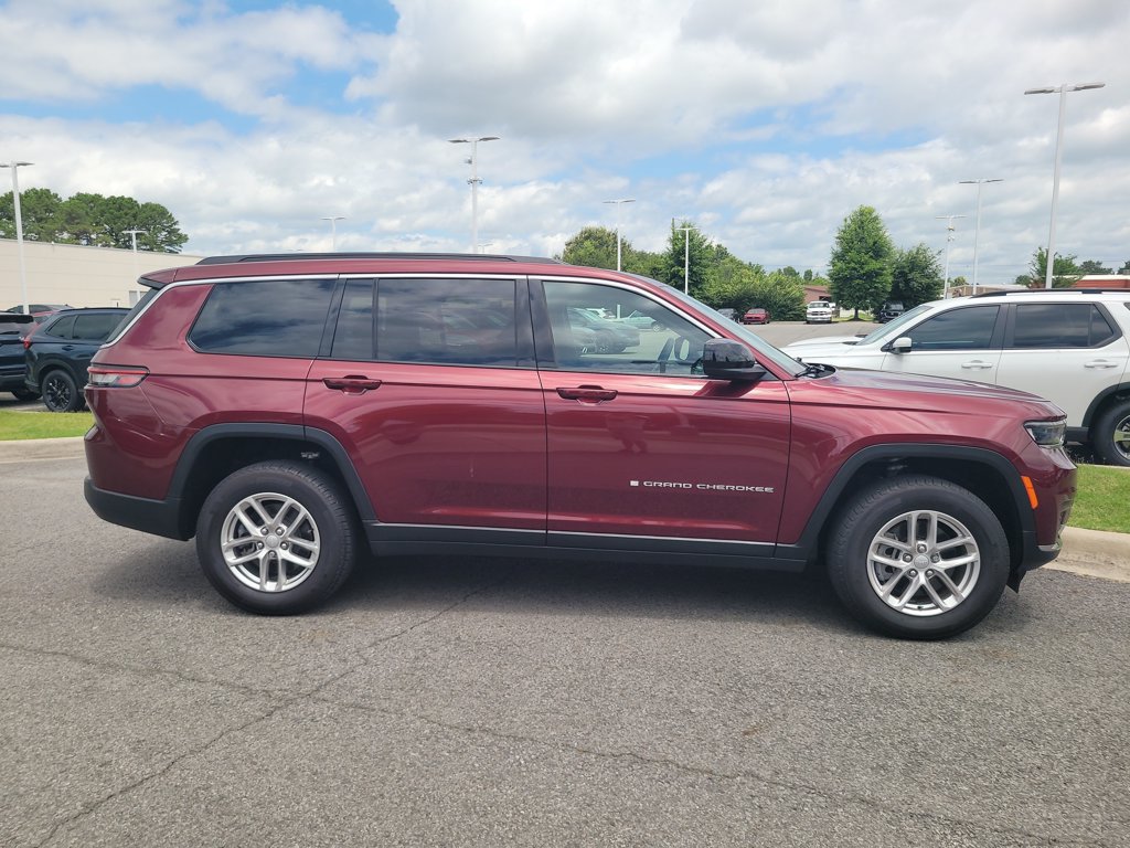 Used 2025 Jeep Grand Cherokee L Laredo AWD/4WD image 2