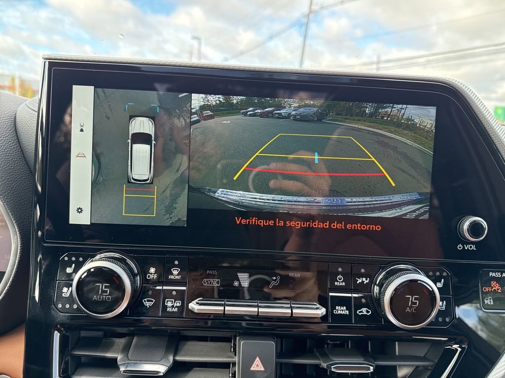 New 2025 Toyota Highlander Platinum image 19