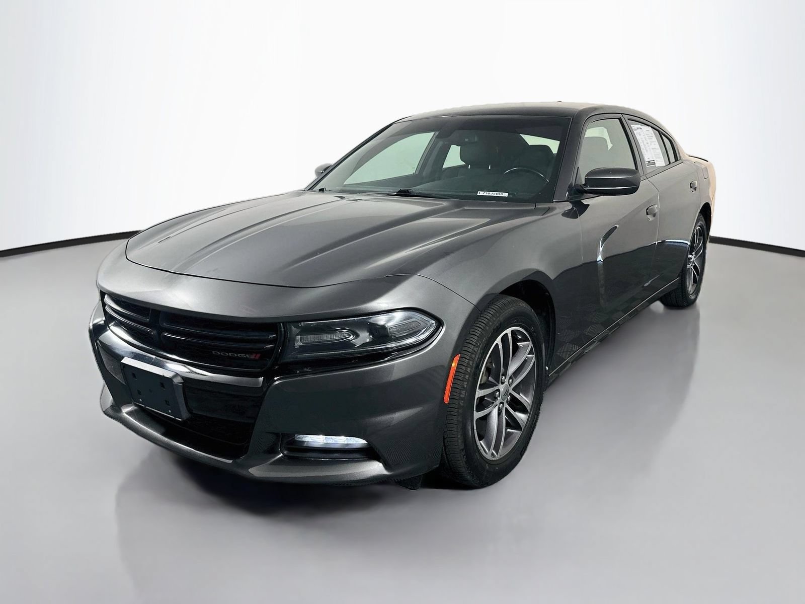 Used 2019 Dodge Charger SXT AWD/4WD image 3