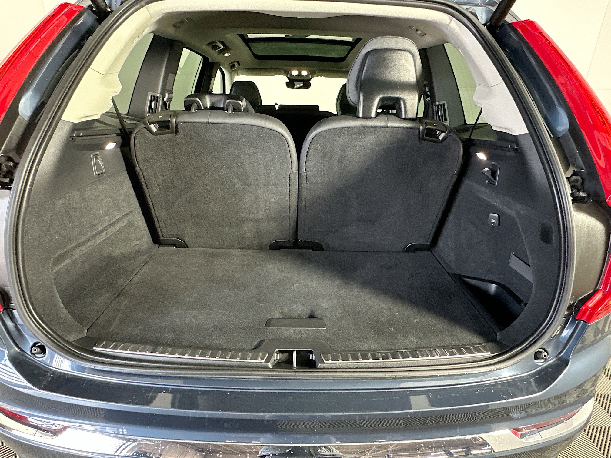 Used 2023 Volvo XC90 B6 Plus image 30