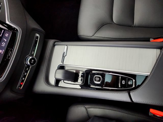 Certified 2025 Volvo XC90 B5 Core w/ Protection Package Premier AWD/4WD image 22
