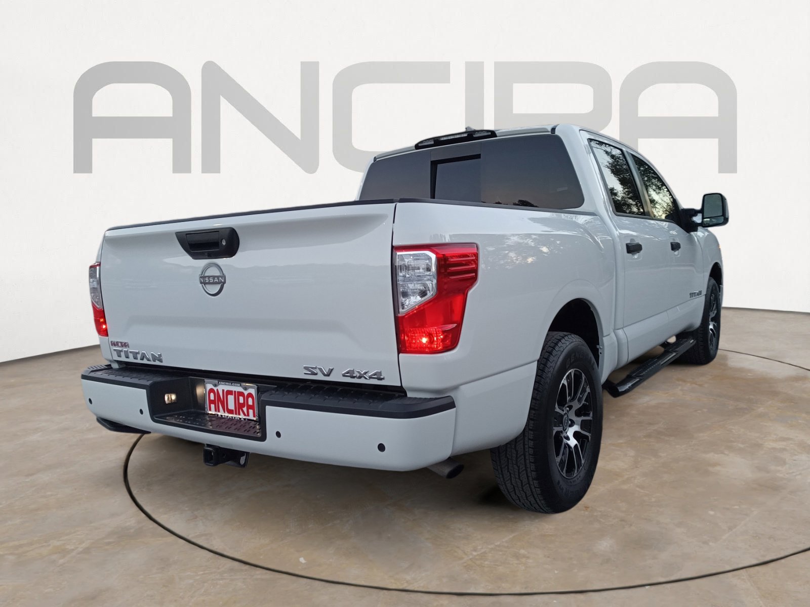 Used 2023 Nissan Titan SV w/ SV Convenience Package image 10