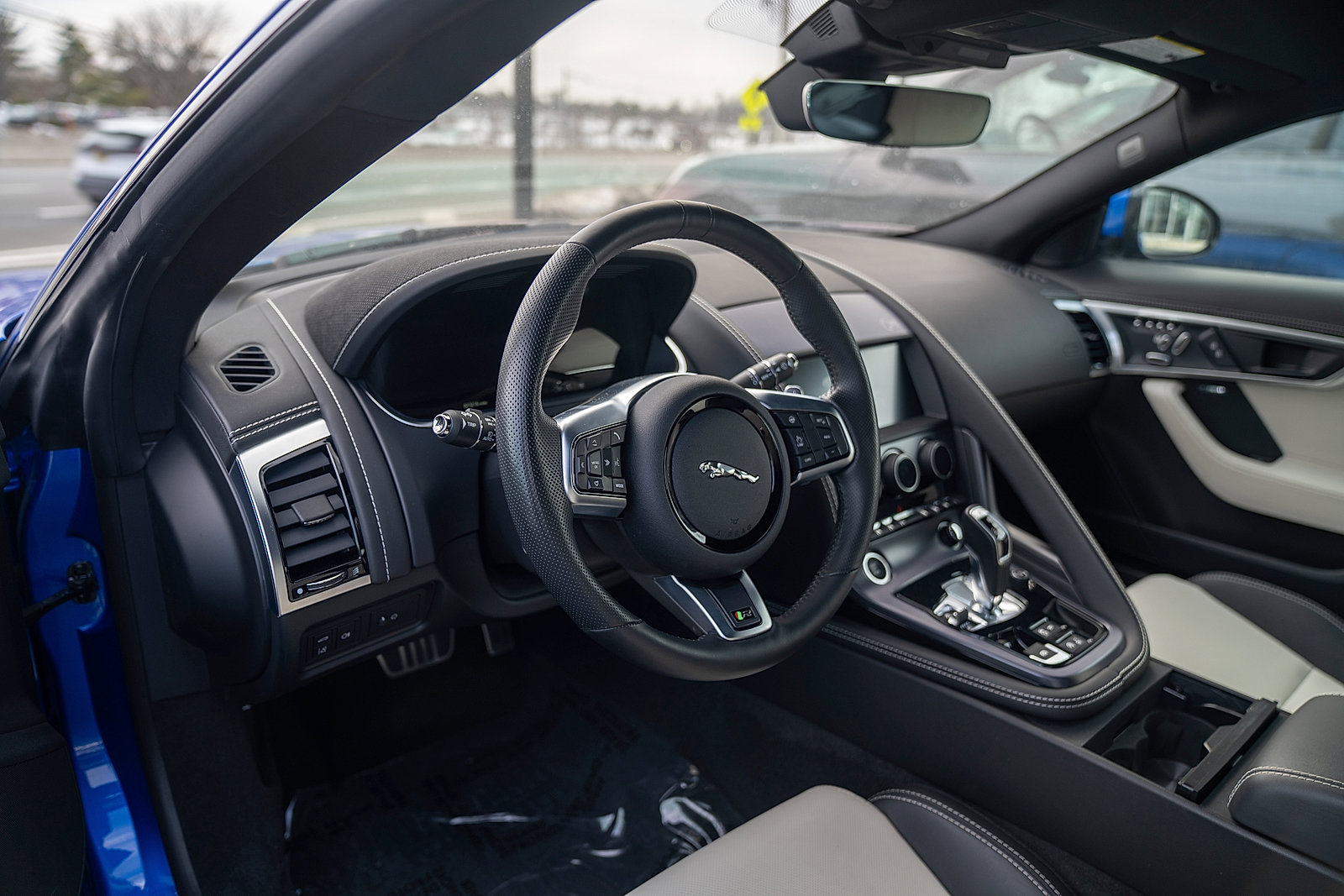 Used 2022 Jaguar F-TYPE R image 4