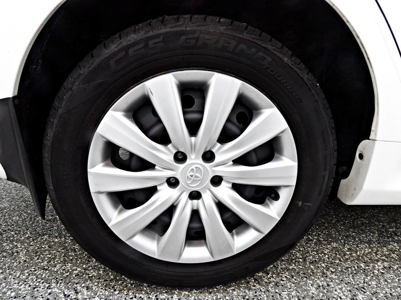 Used 2013 Toyota Corolla LE FWD image 19