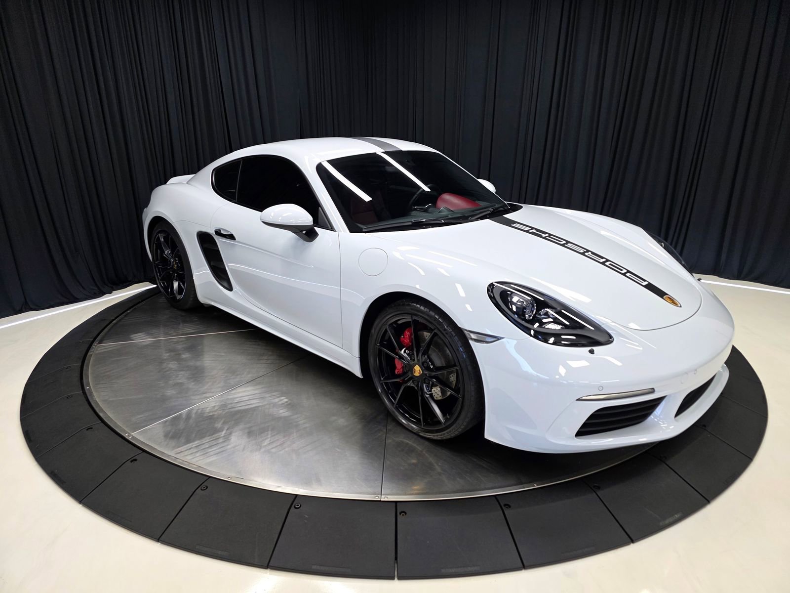 Used 2017 Porsche 718 Cayman RWD image 14