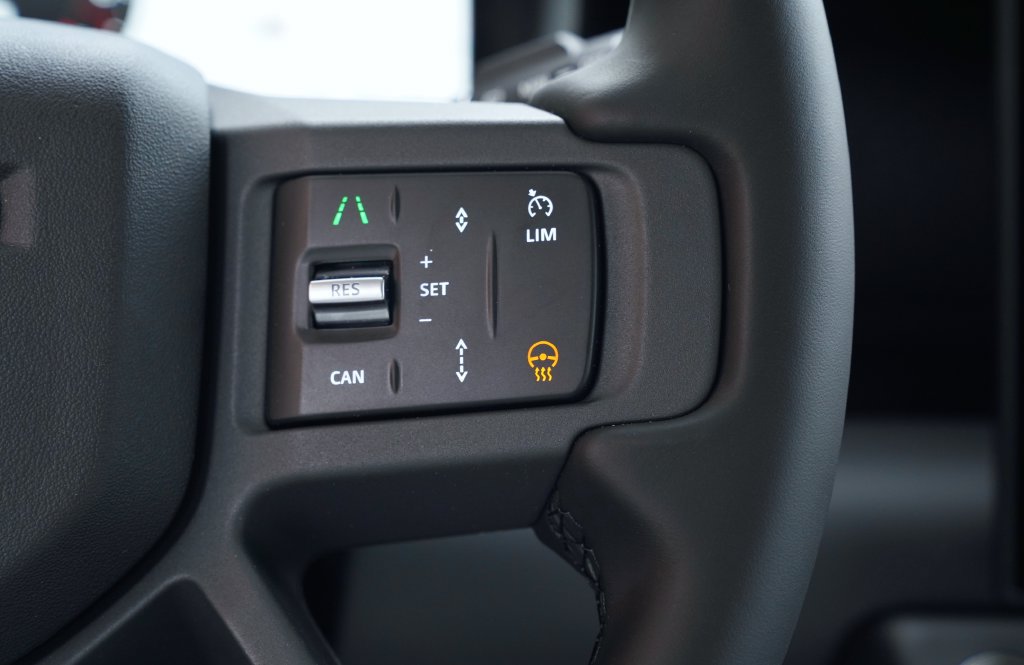New 2026 Land Rover Defender 110 X-Dynamic SE AWD/4WD image 17