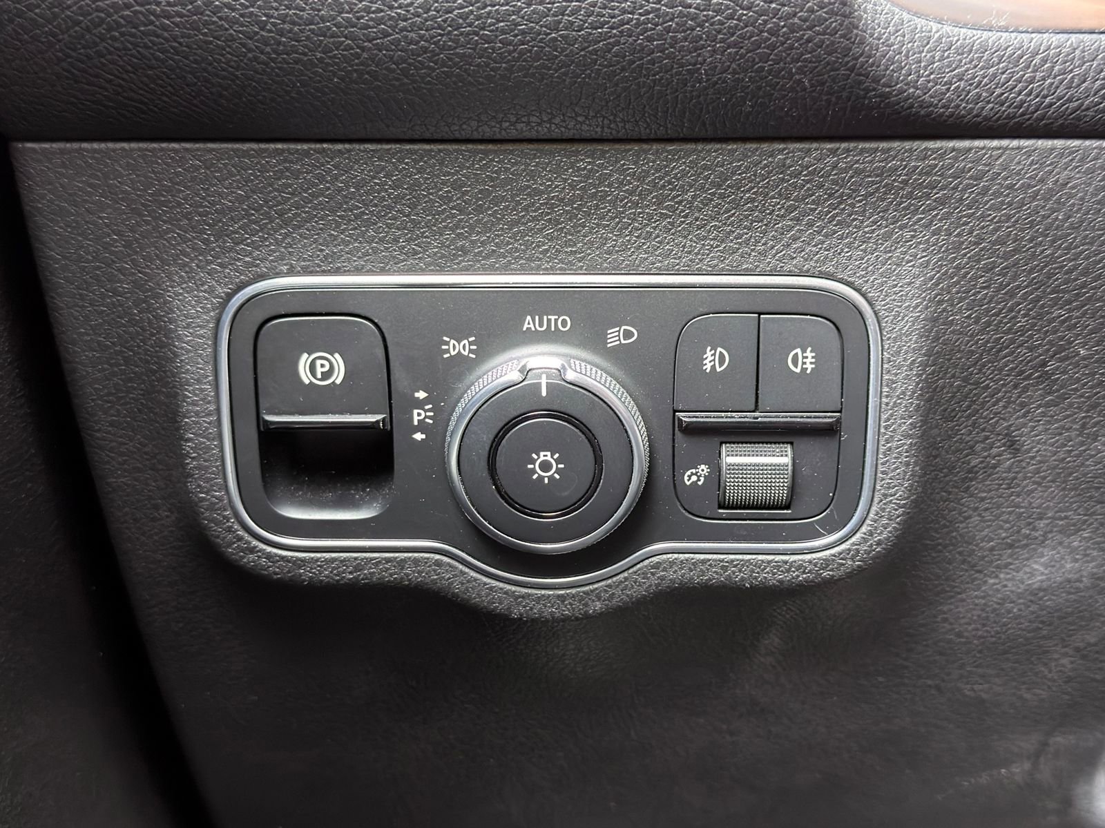 Used 2020 Mercedes-Benz GLB 250 4MATIC image 24