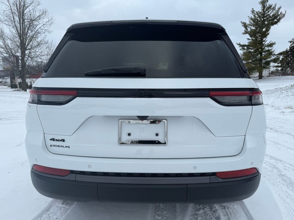 New 2026 Jeep Grand Cherokee Altitude AWD/4WD image 4