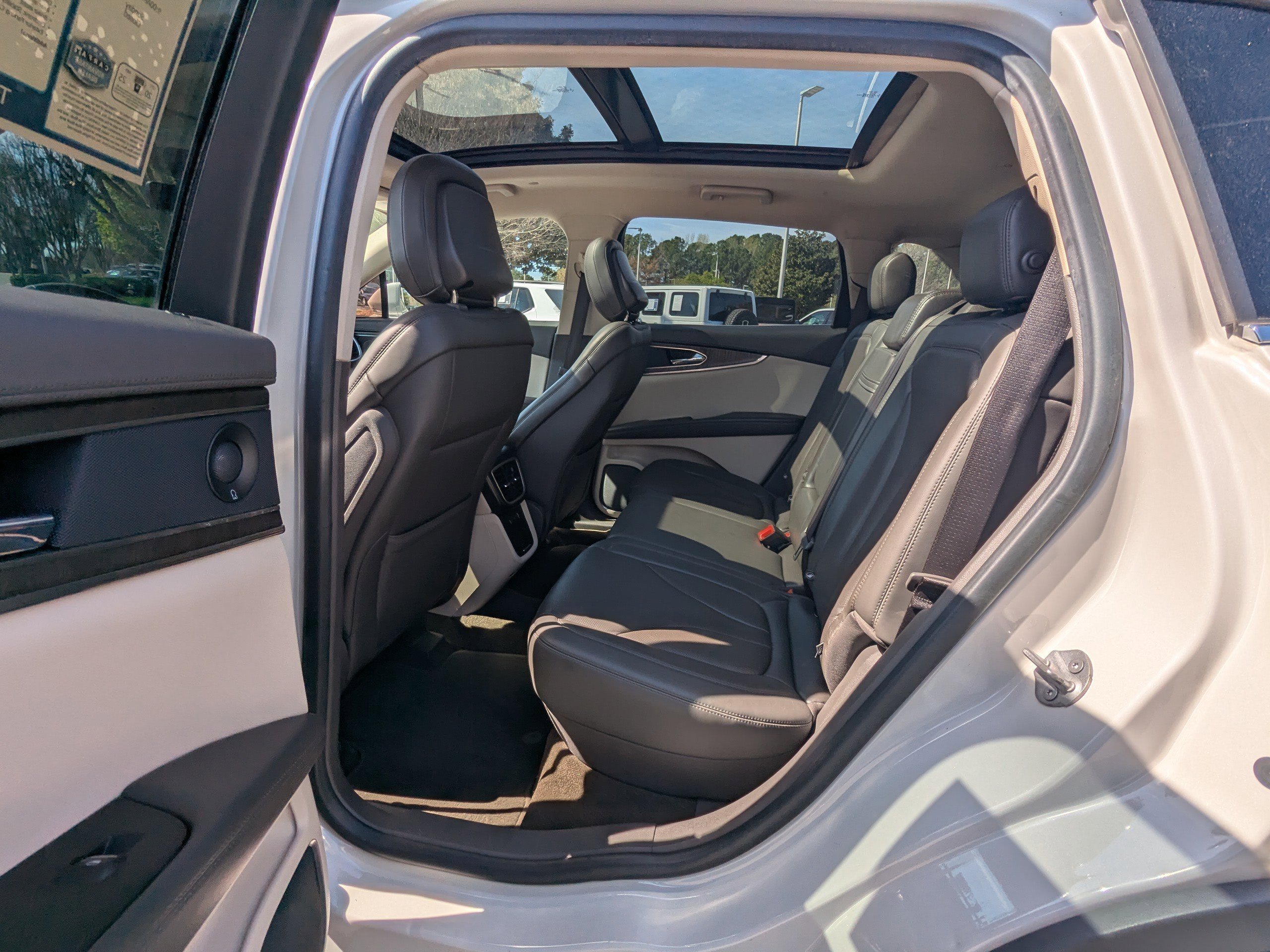 Used 2020 Lincoln Nautilus Reserve image 11