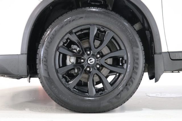 Used 2018 Nissan Rogue SV w/ Premium Package image 11