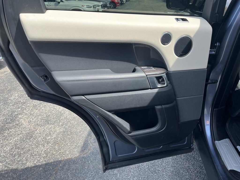 Used 2020 Land Rover Range Rover Sport HSE image 18