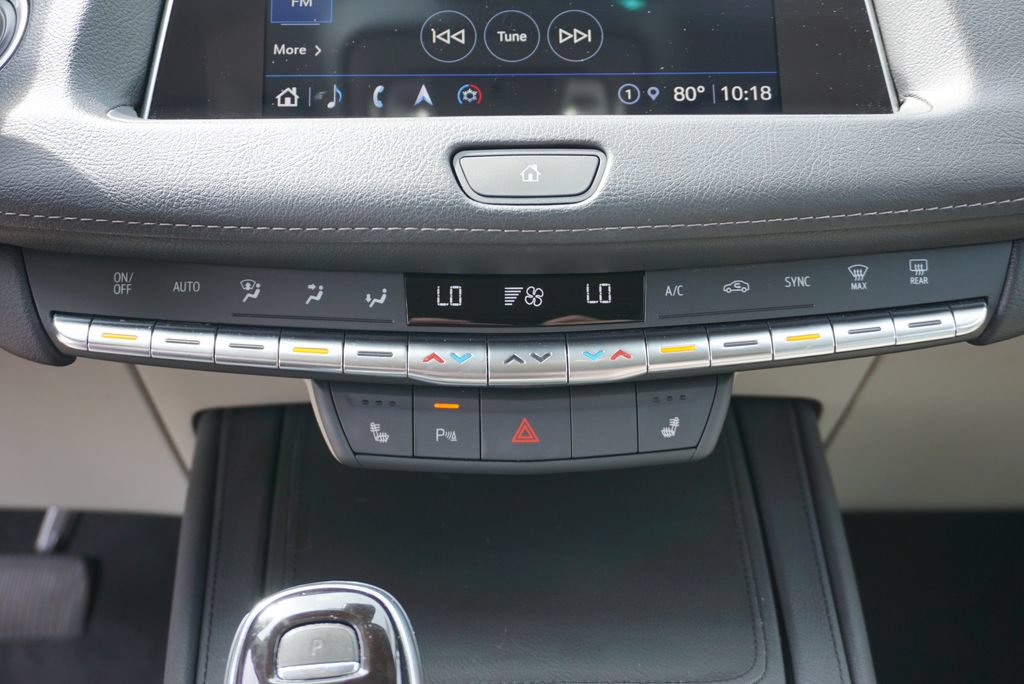 Used 2022 Cadillac XT4 Luxury w/ Cold Weather Package FWD image 33