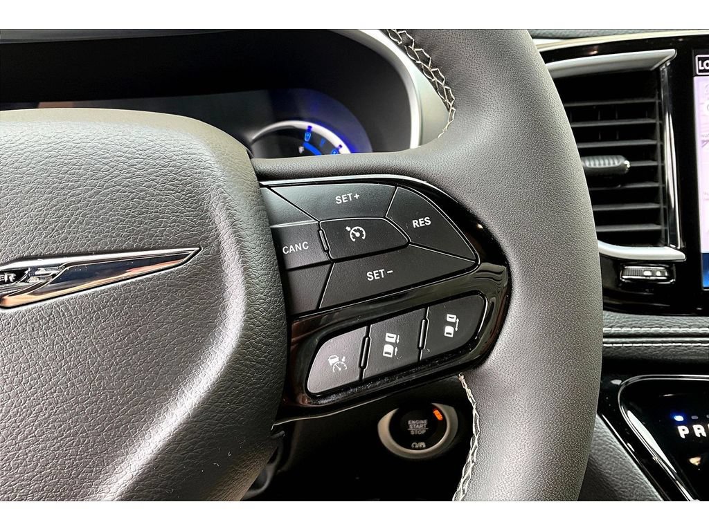 Used 2026 Chrysler Pacifica Premium FWD image 28