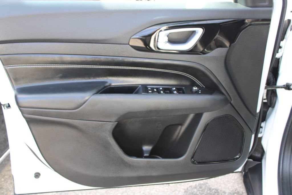 Used 2023 Jeep Compass Altitude image 28