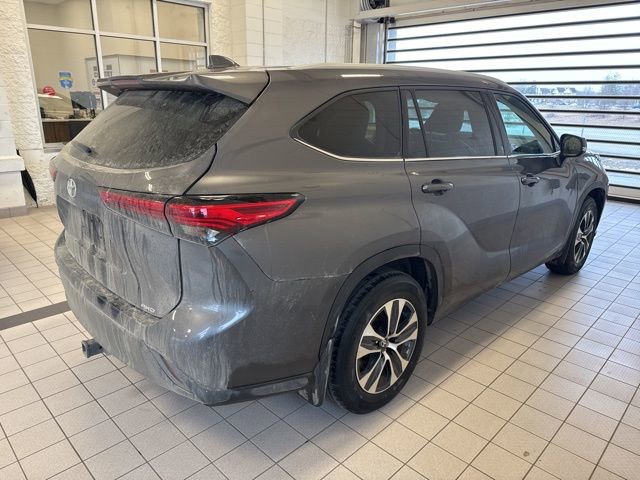 Used 2022 Toyota Highlander XLE image 4