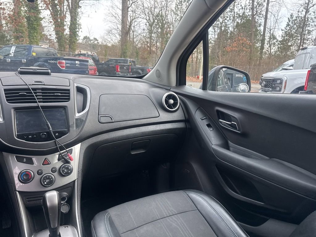 Used 2016 Chevrolet Trax LT w/ LT Sun and Sound Package image 11