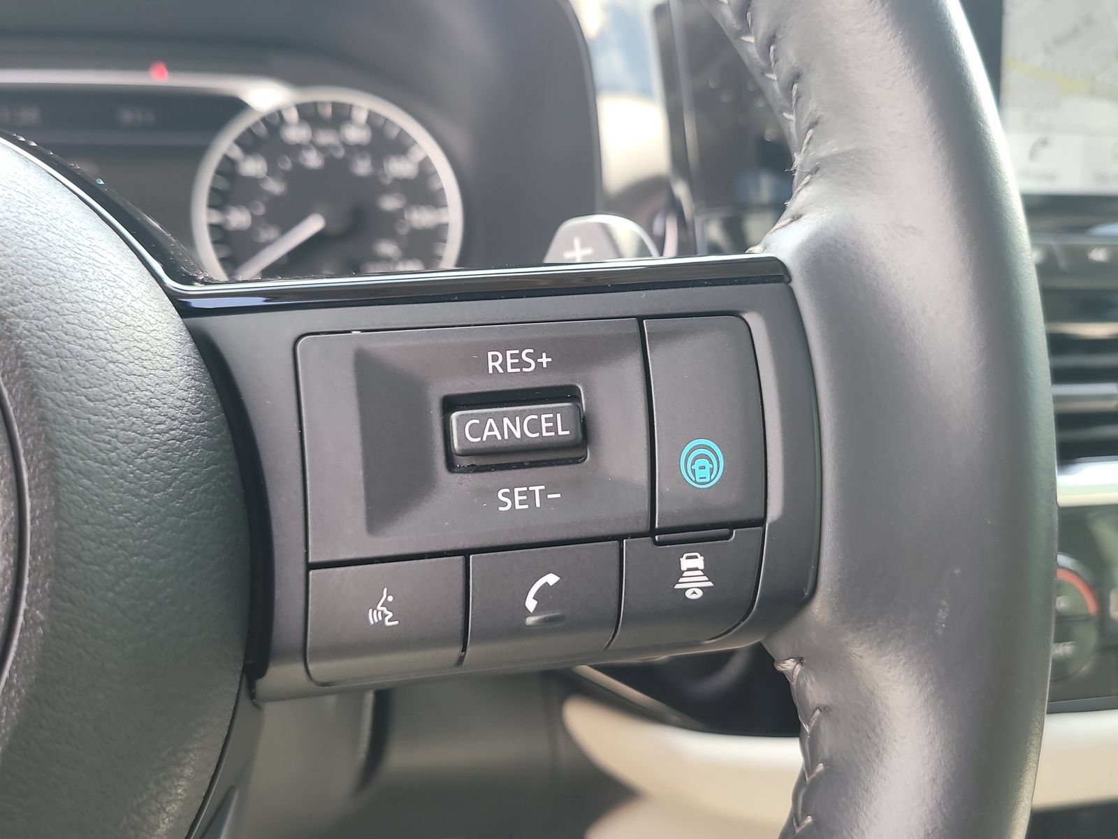 Used 2024 Nissan Pathfinder SL w/ SL Premium Package FWD image 28