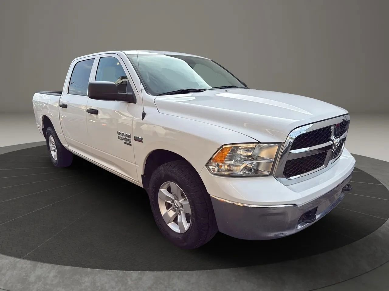Used 2022 RAM 1500 Classic SLT w/ Protection Group AWD/4WD image 3