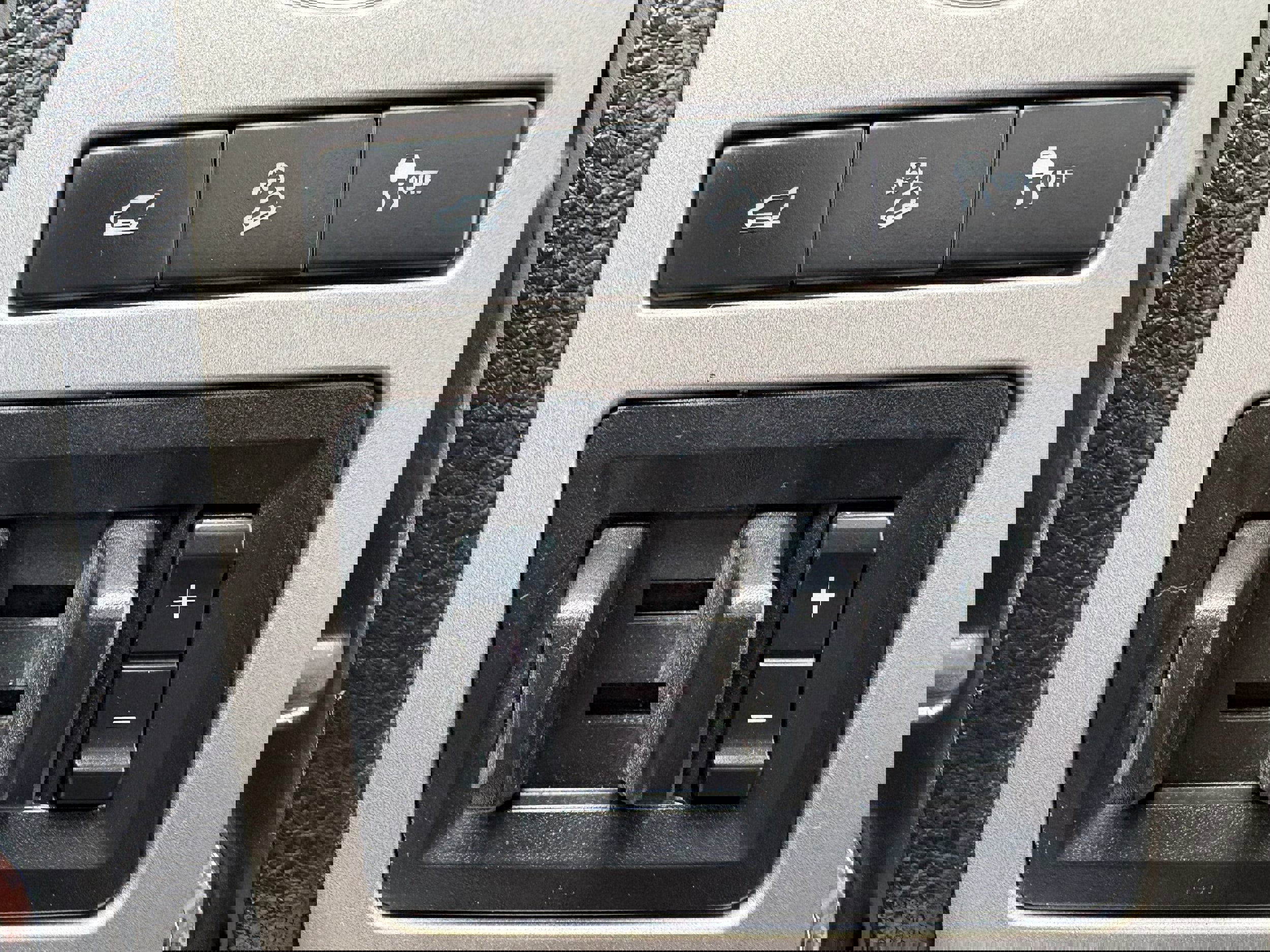 Used 2016 Ford Expedition Limited image 35