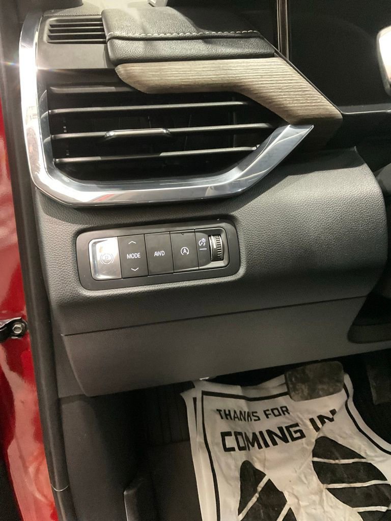 Used 2025 GMC Acadia Denali w/ Super Cruise Package image 8