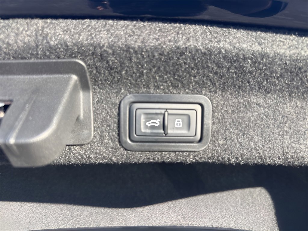 Used 2025 Audi A6 Premium Plus image 11