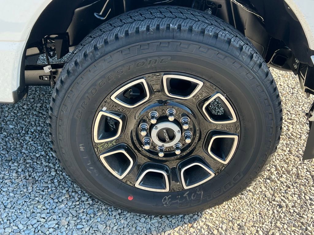 New 2026 Ford F350 Platinum w/ FX4 Off-Road Package image 10