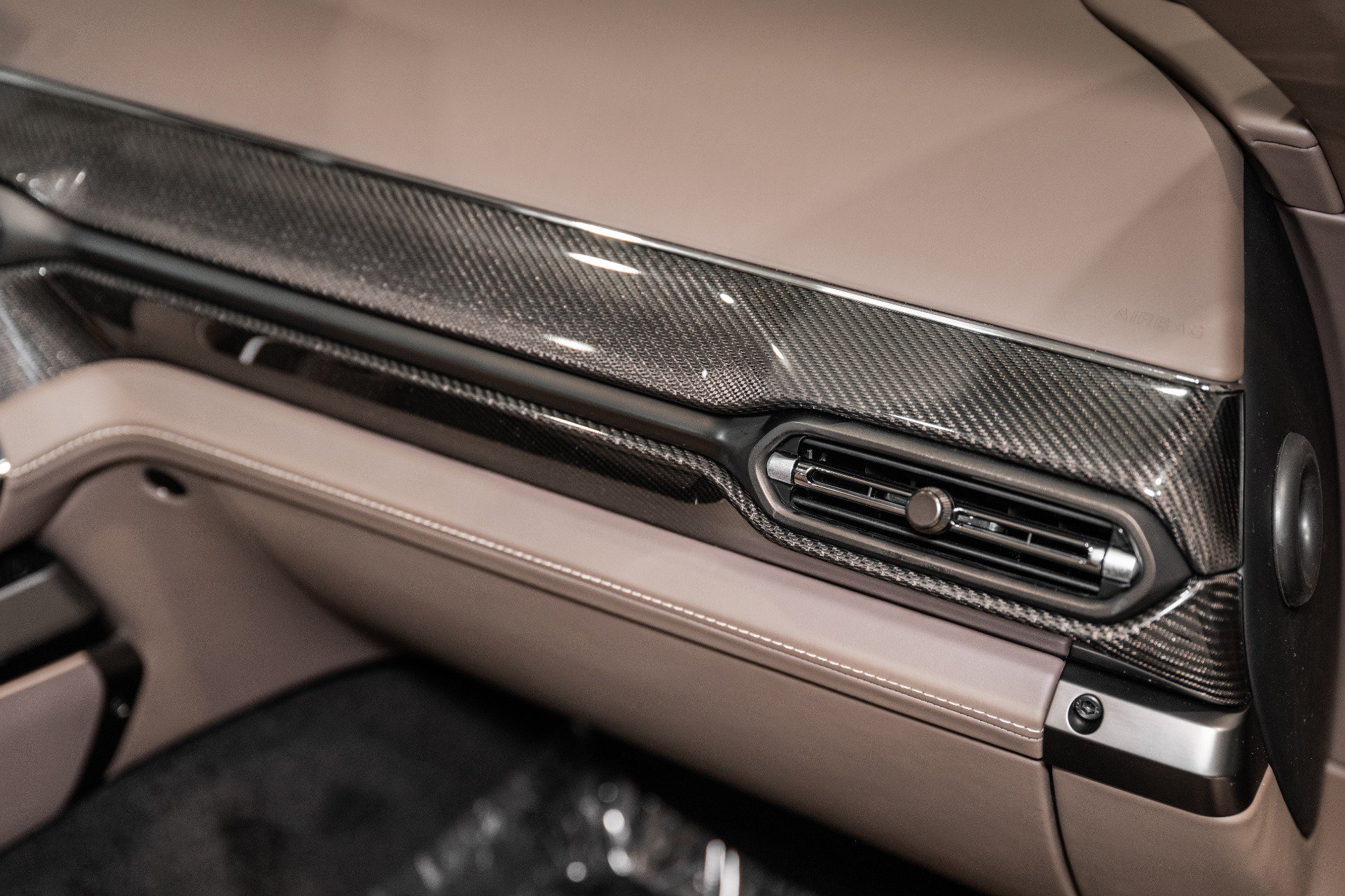 New 2026 Aston Martin Vanquish Convertible RWD image 38