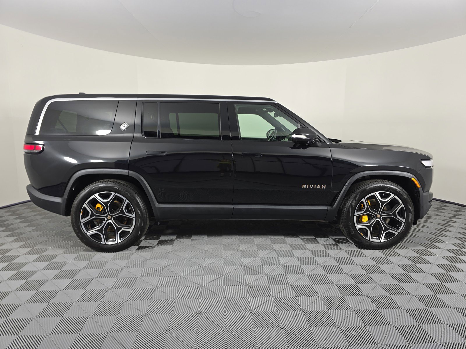 Used 2022 Rivian R1S Launch Edition image 6
