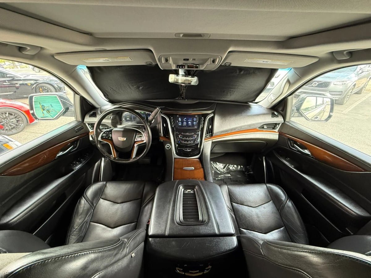 Used 2018 Cadillac Escalade Luxury AWD/4WD image 50
