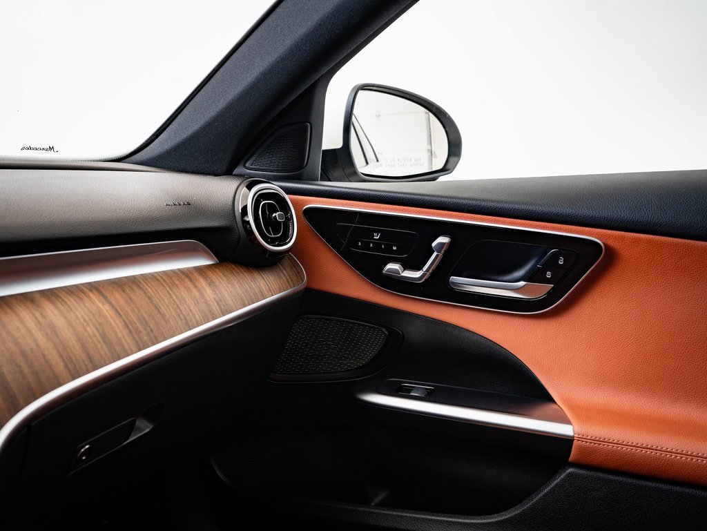 Certified 2025 Mercedes-Benz C 300 4MATIC Sedan image 33