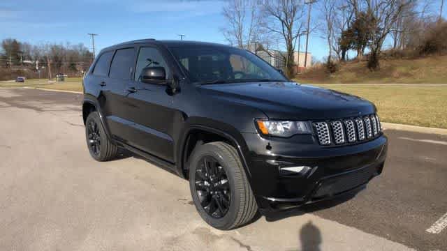 Used 2019 Jeep Grand Cherokee Altitude AWD/4WD image 2
