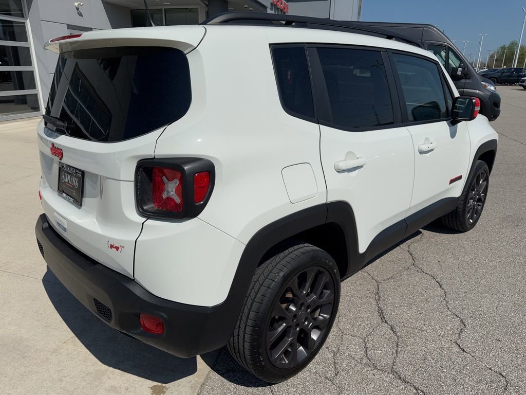 Used 2023 Jeep Renegade Latitude w/ Sun/Sound Group AWD/4WD image 5