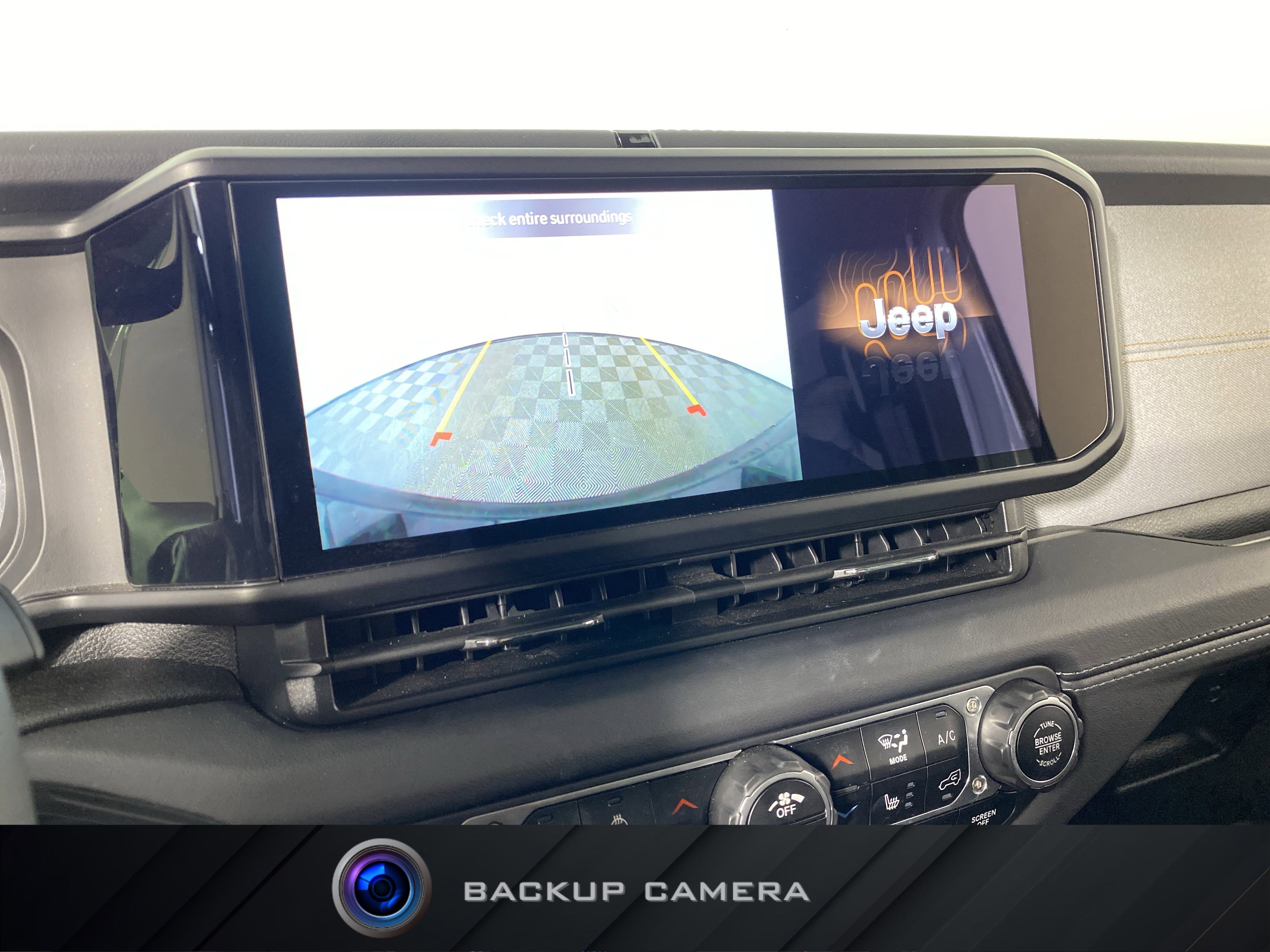 Used 2025 Jeep Wrangler Sahara AWD/4WD image 4