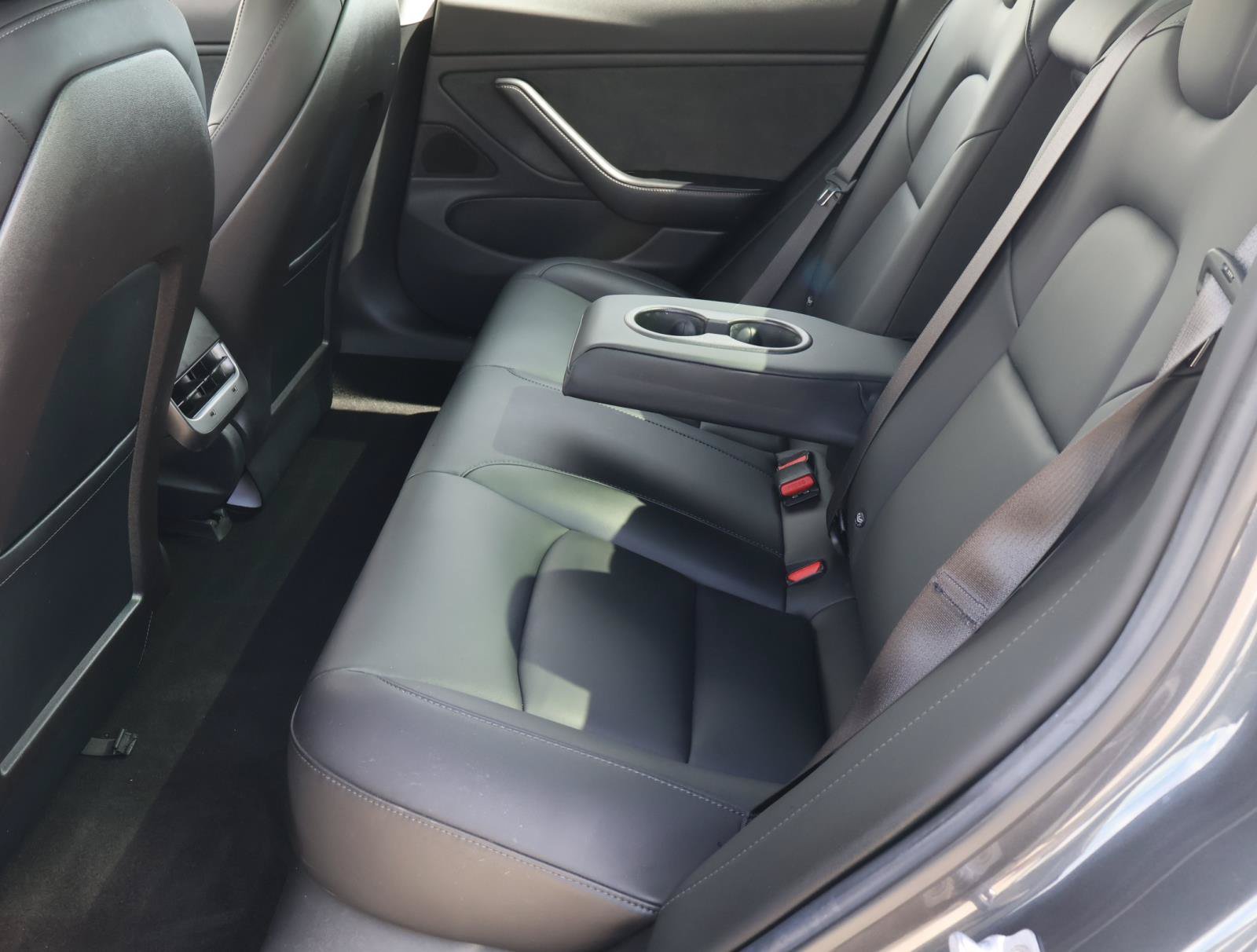 Used 2018 Tesla Model 3 Long Range RWD image 18