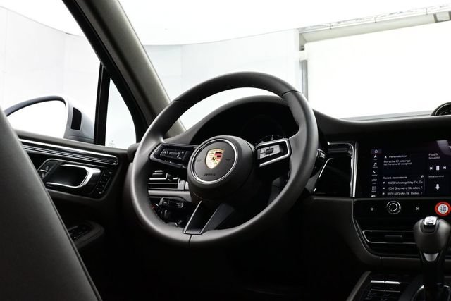 Certified 2025 Porsche Macan AWD/4WD image 21