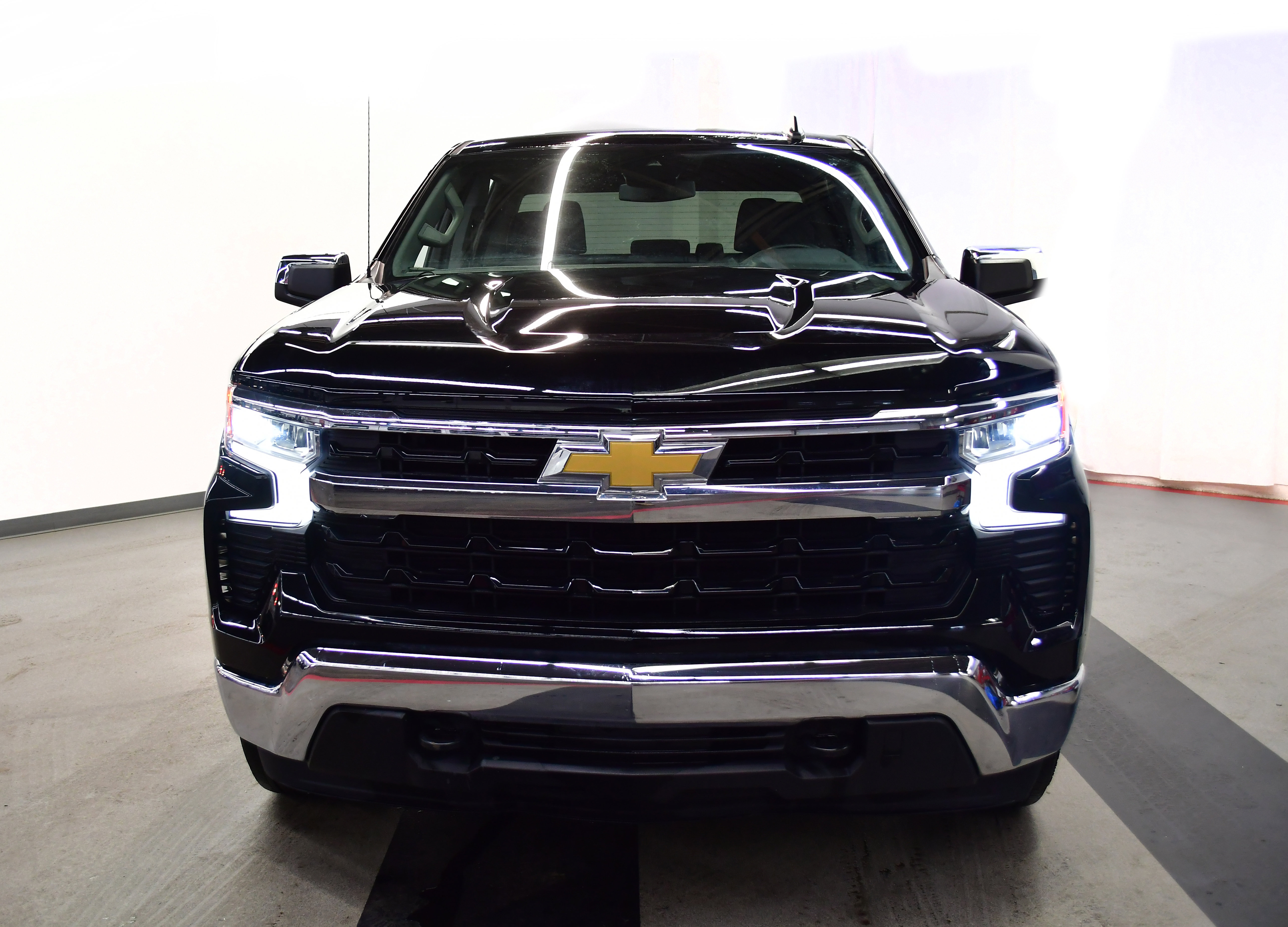 Used 2023 Chevrolet Silverado 1500 LT image 3