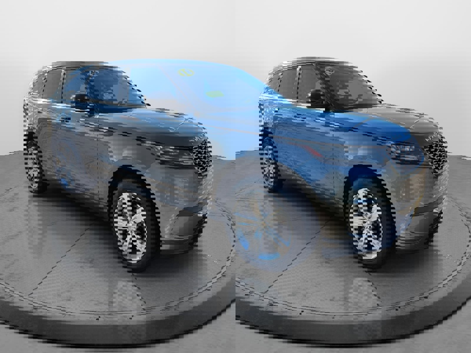 Used 2018 Land Rover Range Rover Velar S image 4