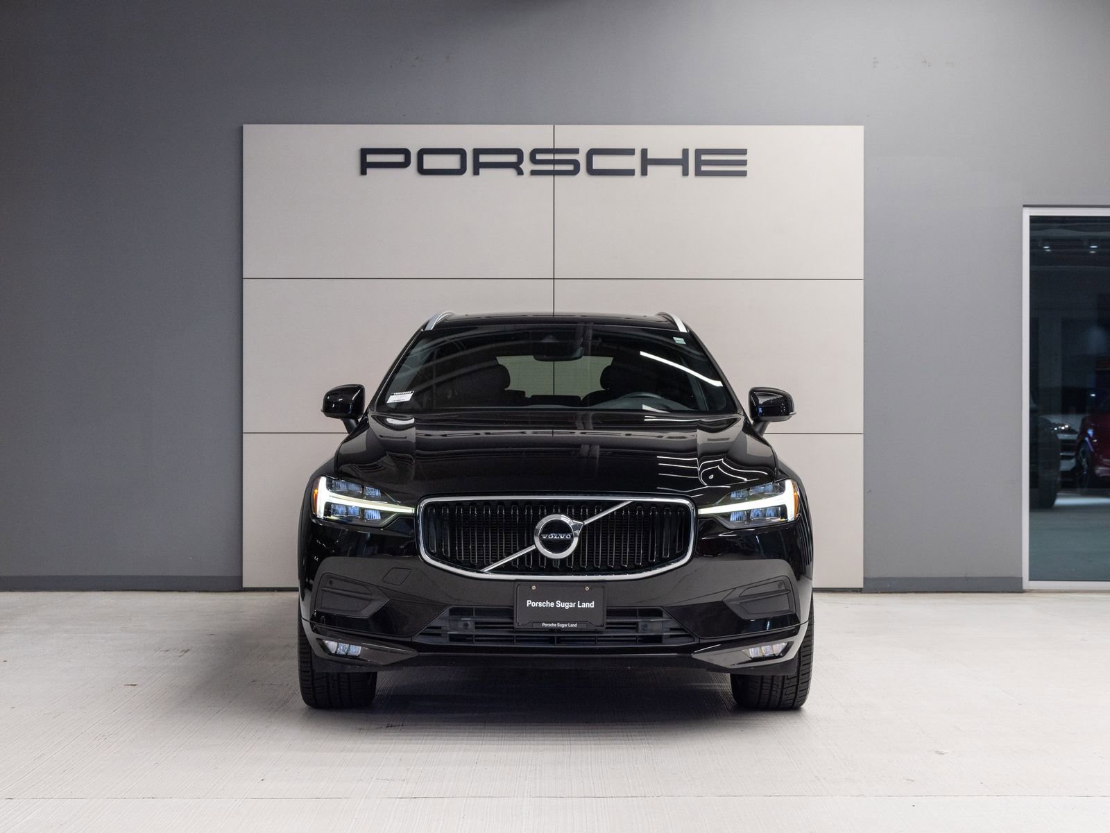 Used 2021 Volvo XC60 T5 Momentum w/ Premium Package FWD image 10