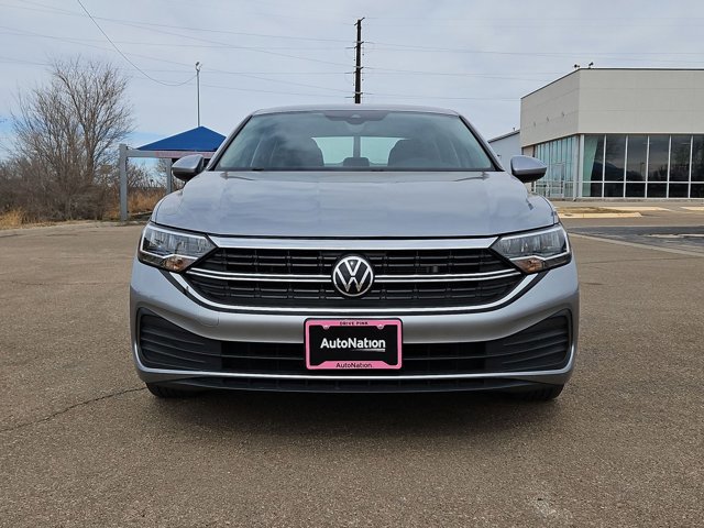 Used 2024 Volkswagen Jetta SE image 2