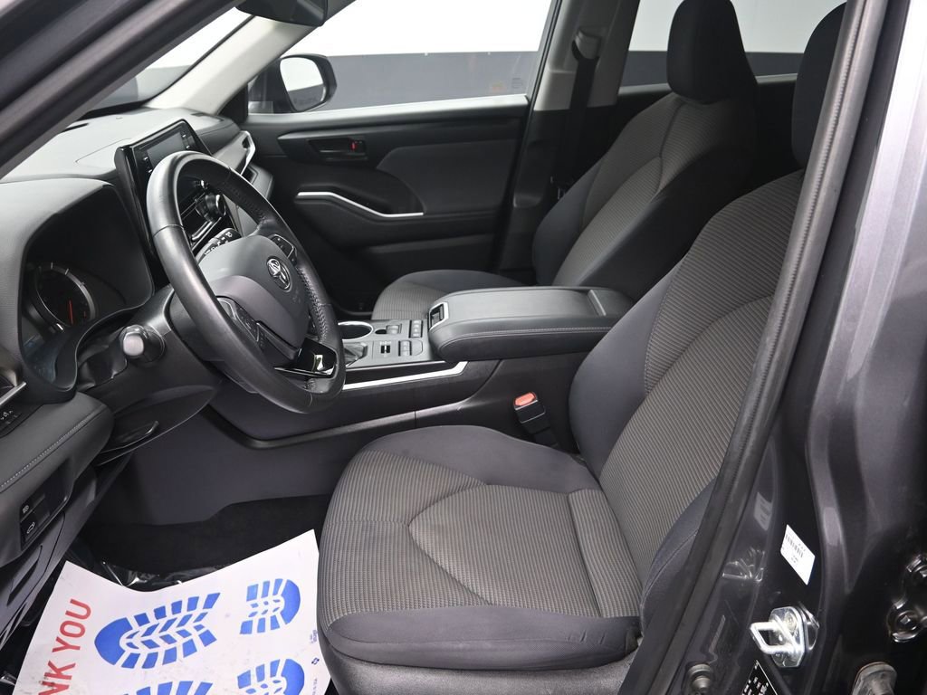 Used 2020 Toyota Highlander LE image 14